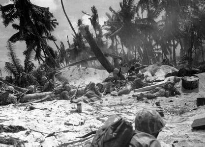 太平洋战争日军惨状：战败了无力自杀坐等被美军烧死|塔拉瓦|日军_凤凰历史