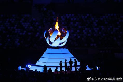 东京奥运会圣火传递启动，传递过程中火炬意外熄灭