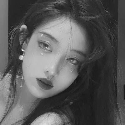 女生头像真人温柔黑白