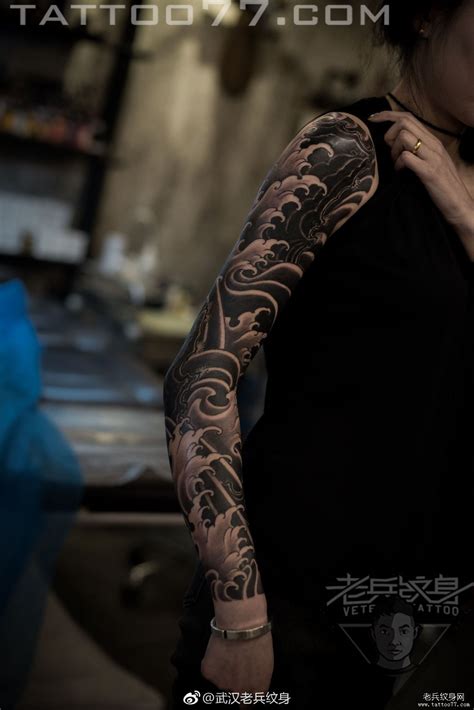 武汉最好纹身店2014年打造的欧美风小花臂纹身