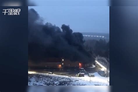 俄罗斯莫斯科州一商场发生火灾 现场黑烟滚滚！