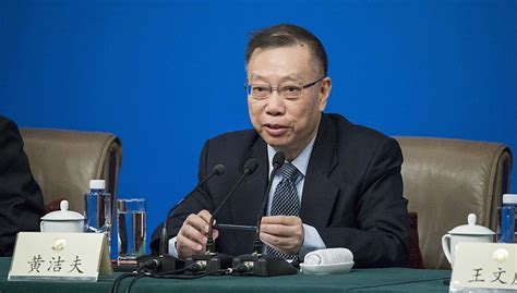 原卫生部副部长黄洁夫谈“换头”：违背器官移植条例|界面新闻 · 中国