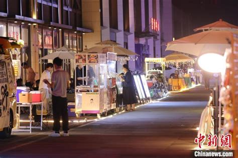 “大商圈”结合“小集市” 广西贺州夏日夜经济持续升温