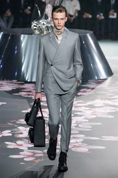 巴黎男装周|Louis Vuitton 2023春夏男装系列-服装巴黎男装周-CFW服装设计网手机版