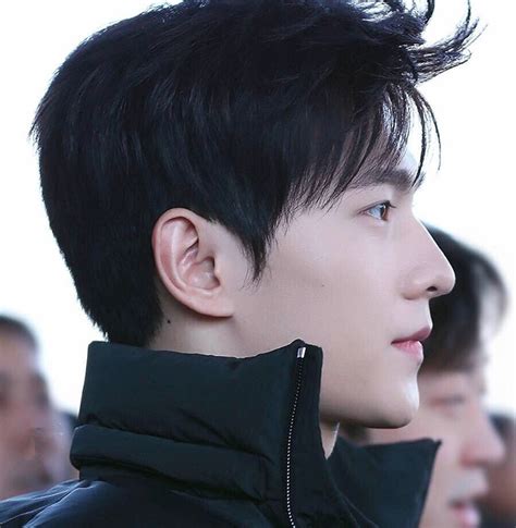 侧颜男神杨洋图片