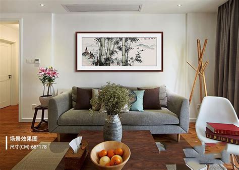 沙发背景墙以现代简约风格挂画作为装饰，整个空间显得现代感十足-家居美图_装一网装修效果图