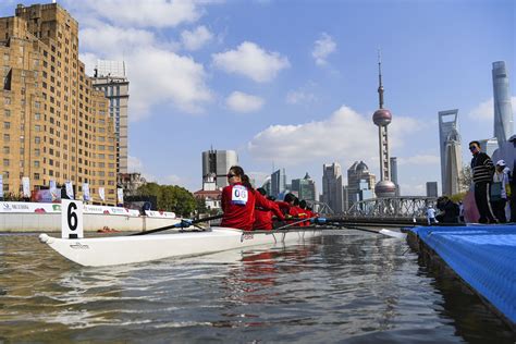 去苏州河看赛艇竞速，沿线赏秋打卡 | 晨镜头 - 周到上海
