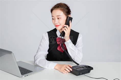 职业美女客服接听电话高清图片下载-正版图片500517164-摄图网