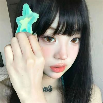 浓颜甜美女生头像