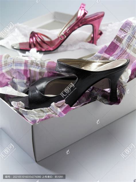两只鞋并排,摄影素材,汇图网www.huitu.com