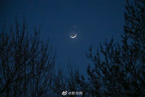 甘肃阿克塞：月掩金星-人民图片网