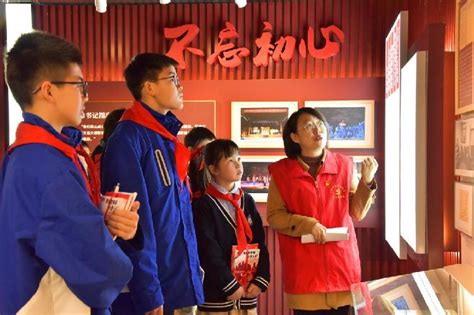 两江新区人和街道金和社区举行首届红岩讲解员培训班开班仪式 - 重庆日报网