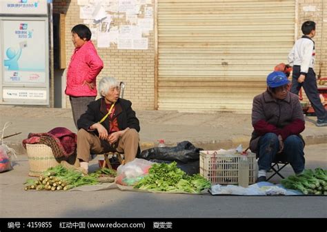 街上摆摊卖菜的老人高清图片下载_红动中国