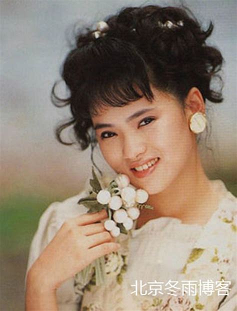 伊能静是上世纪80年代末，90年代初台湾最当红的玉女偶像