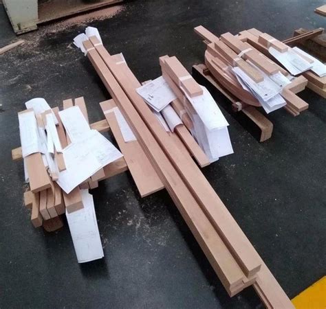 工厂内生产木制家具的车间内部高清图片下载-正版图片507366848-摄图网