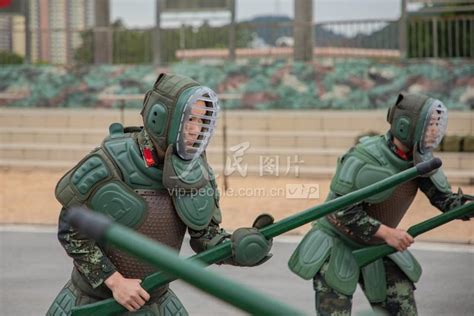 广西：武警官兵开展刺杀对抗训练-人民图片网