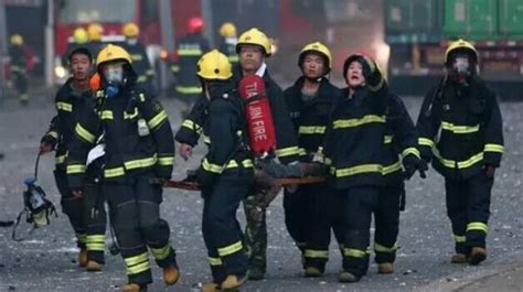天津港爆炸直接原因：危险品高温自燃_新浪新闻