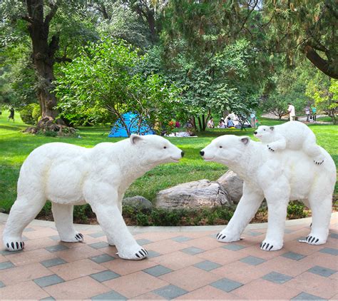 户外仿真玻璃钢北极熊雕塑广场创意玻璃纤维动物造型厂家定制