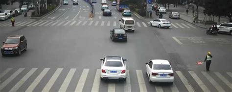 不敢相信！十字路口的摄像头能测速？还能调红绿灯？|摄像头|测速|红绿灯_新浪新闻