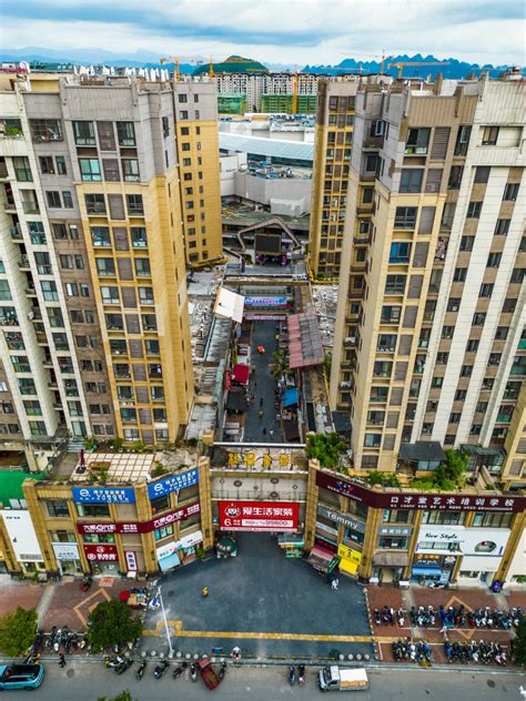 桂林七星区城市商业综合体街道摄影图片免费下载_jpg格式_3024×4032像素_编号485561236596069784-设图网
