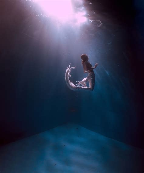 好美！方媛扮美人鱼在水下拍写真 皮肤白皙纤纤细腰身材辣_新浪图片