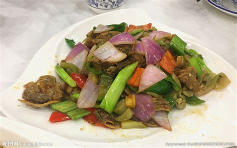 港片中的六大奇葩美食，龙虎凤食材是蛇猫鸡，酸菜炒牛欢喜好吃！