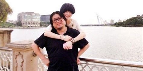 高晓松32岁前妻近照曝光，肤白貌美大长腿抢镜_凤凰网