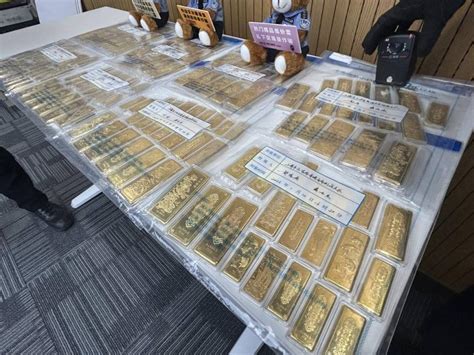 满桌黄金！上海警方侦破买黄金洗钱系列案_京报网