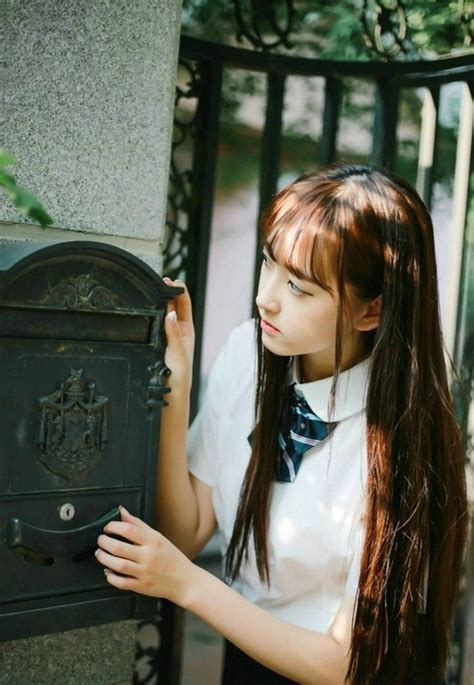 穿校服甜美女生头像真人