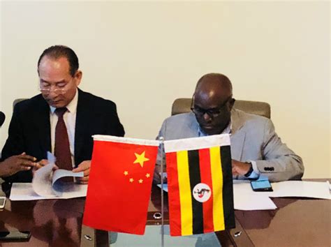 中非贸促会同乌干达驻华大使馆签署建设中非友谊小镇框架协议 - 中非经贸报—中非贸促会主办