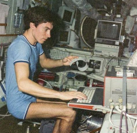 苏联宇航员被人遗忘，竟在太空中飘离311天，他如何生存下来_高清1080P在线观看平台_腾讯视频