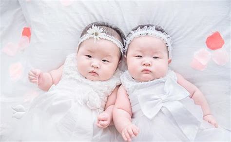 双胞胎女孩起名 双胞胎好听的名字女孩 - 万年历