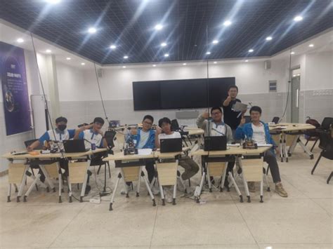 兴化市成功举办NOC机器人大赛-兴化市教师发展中心