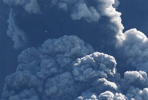 冰岛艾雅法拉火山伴随北极光 - 神秘的地球 科学|自然|地理|探索