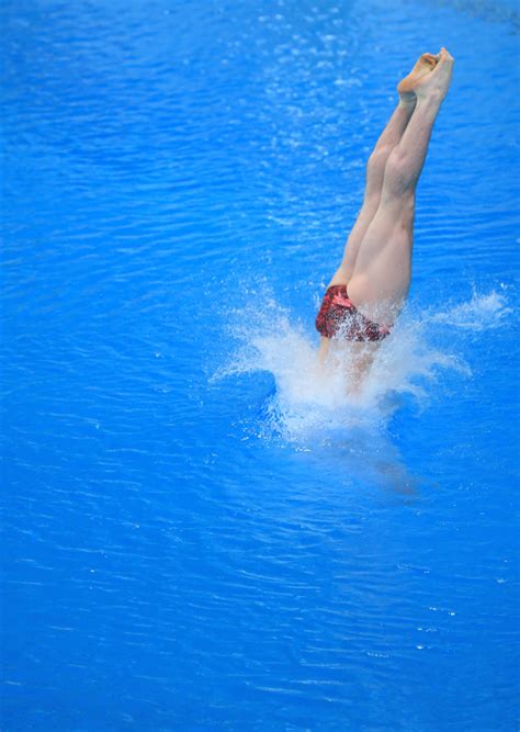 儿童游泳跳水高清图片下载-正版图片501328960-摄图网