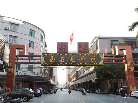 广东揭阳有个地方，刘晓庆来参观过，卖的全是传家之宝和稀世之作 - 知乎