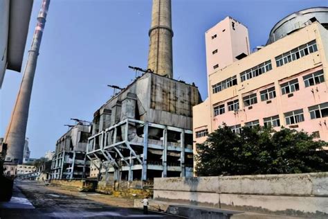 65年历史老电厂被爆破拆除 污染建筑瞬间被夷为平地场面震撼