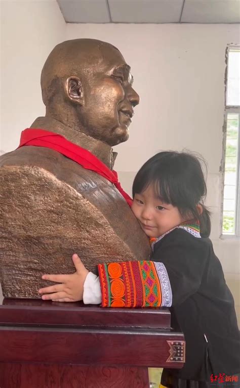 3岁女儿一眼认出爸爸雕像含泪拥抱 妈妈回应：视频背后有一个催泪故事…凤凰网湖北_凤凰网