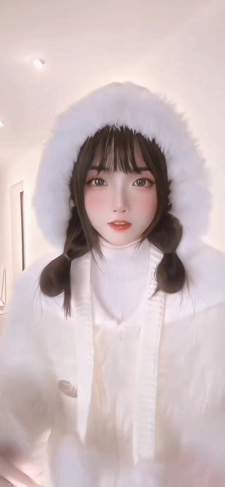 大眼萌妹图片