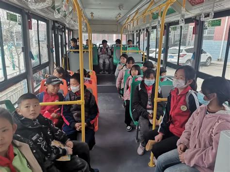 海东化隆：开通学生专线公交服务_新华网
