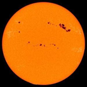 太阳黑子AR3165释放出一阵巨大的太阳风在地球磁场中撕开一个口子 - 神秘的地球 科学|自然|地理|探索