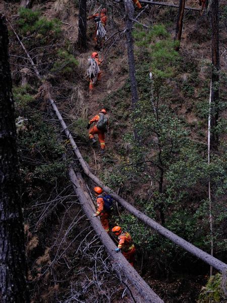 【重庆】应急局回应缙云山突发山火当时风势很大：八点多已经扑灭，没有人员伤亡