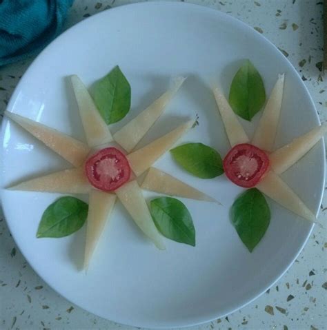 漂亮有趣的盘中画 教你用蔬菜来制作美丽的花朵 肉丁儿童网