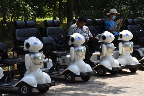 北京京港地铁变电所试点智能巡检机器人