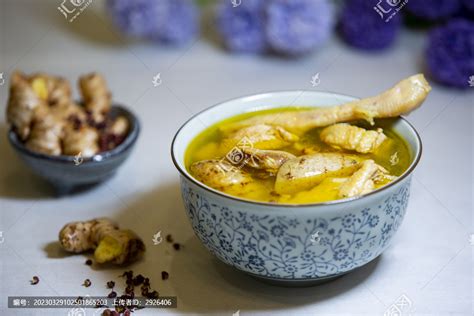 天麻炖鸡汤,饮食制作,食品餐饮,摄影素材,汇图网www.huitu.com