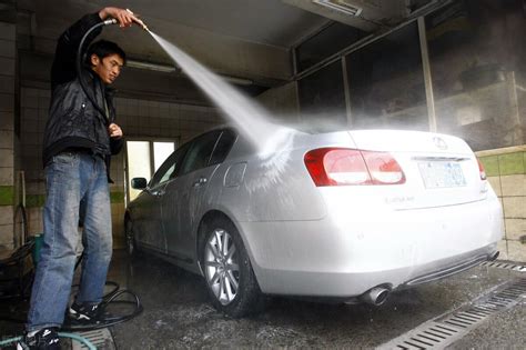为什么懂车的人从来不去路边洗车店洗车？_凤凰网汽车_凤凰网