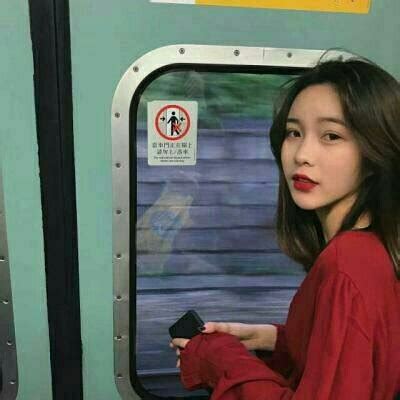 温柔女生微信头像红色