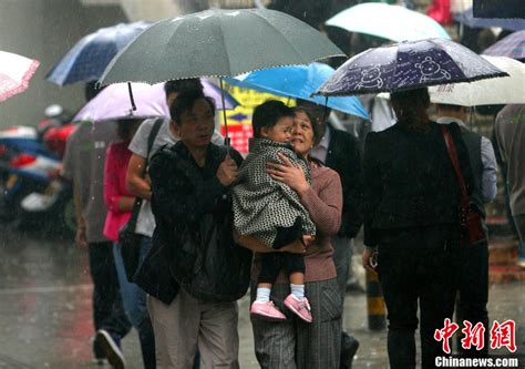 中国大部分地区迎降温降雨天气——湖北武汉-中新网