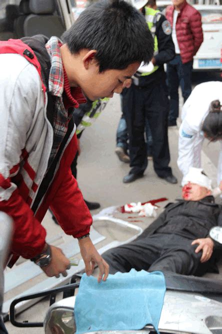 00后学生车祸现场率先救人 “有良知的人会向患难的人伸援手”--中国庆元网