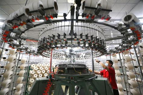 针织面料纺织厂在纺纱生产线和旋转机械高清图片下载-正版图片503475025-摄图网